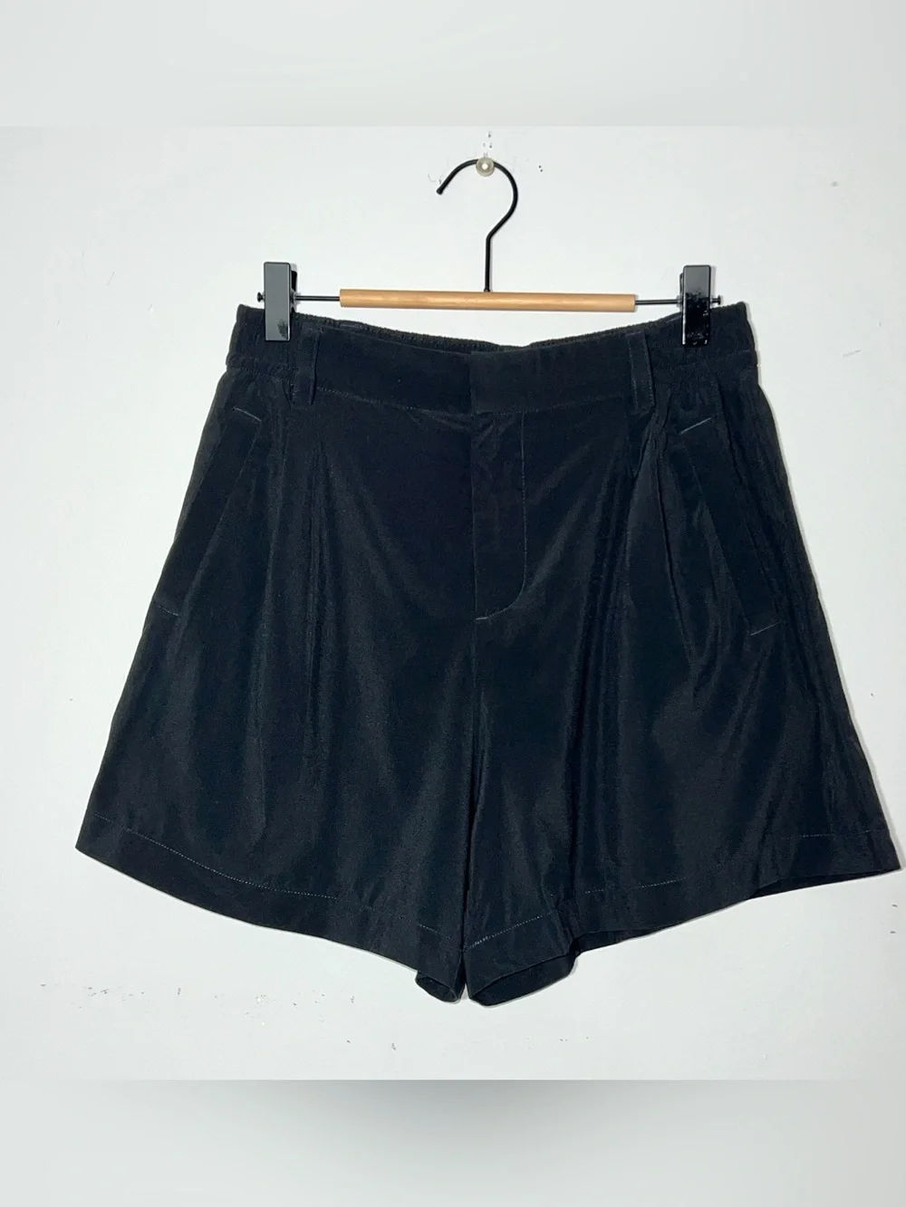 Vuori Optimist Shorts Black Stretch High Rise Elastic Back Pockets Size S